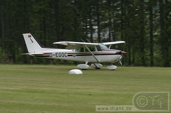 Sportflieger auf Rollbahn