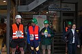 Teamläufer Gustav Jahnert, Christoph Mudersbach und Jörg Wieland, Team "BaUnis - Das Team vom Bau!". Treffpunkt vor dem Lauf.
